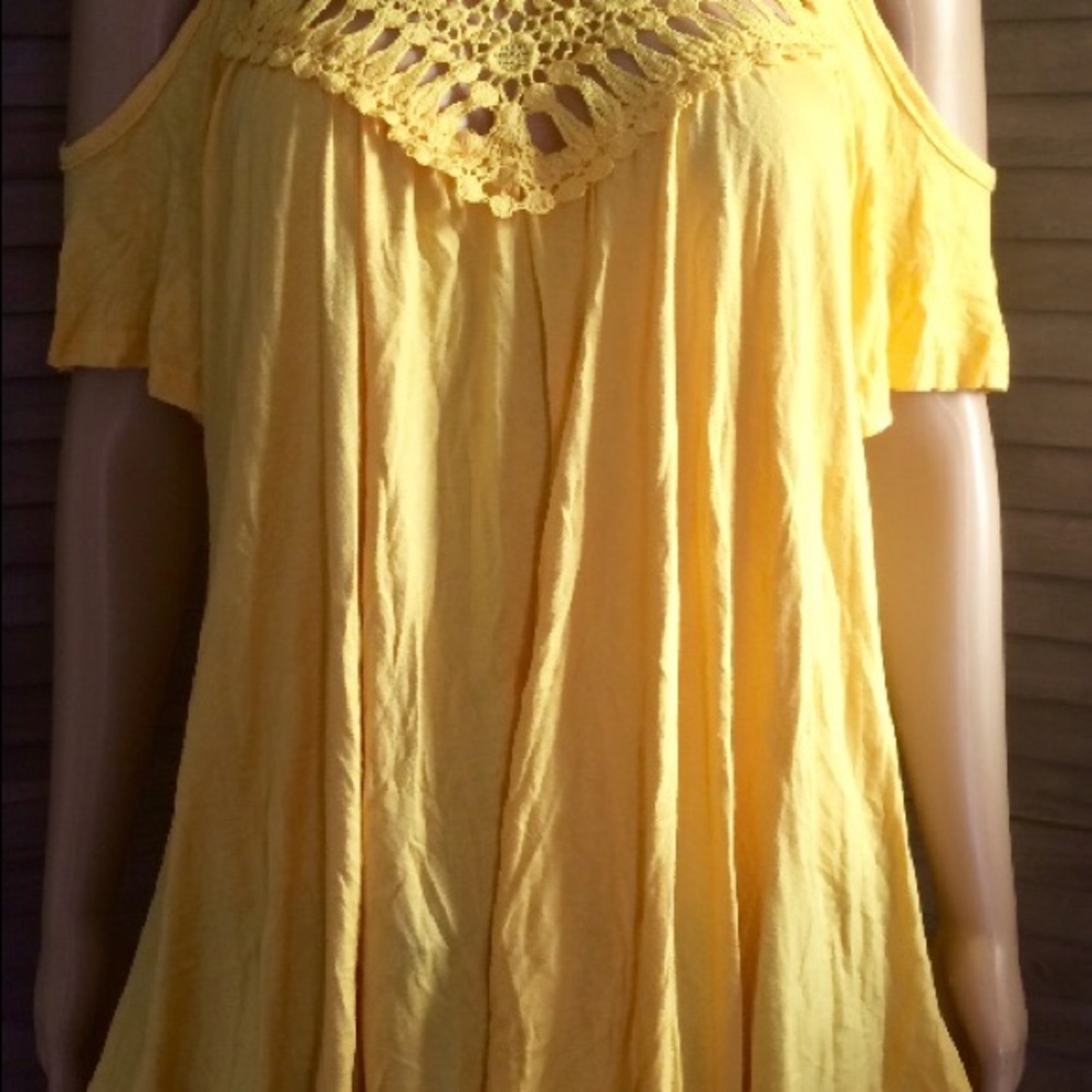 Cold Shoulder Blouse - Picture 3 of 3